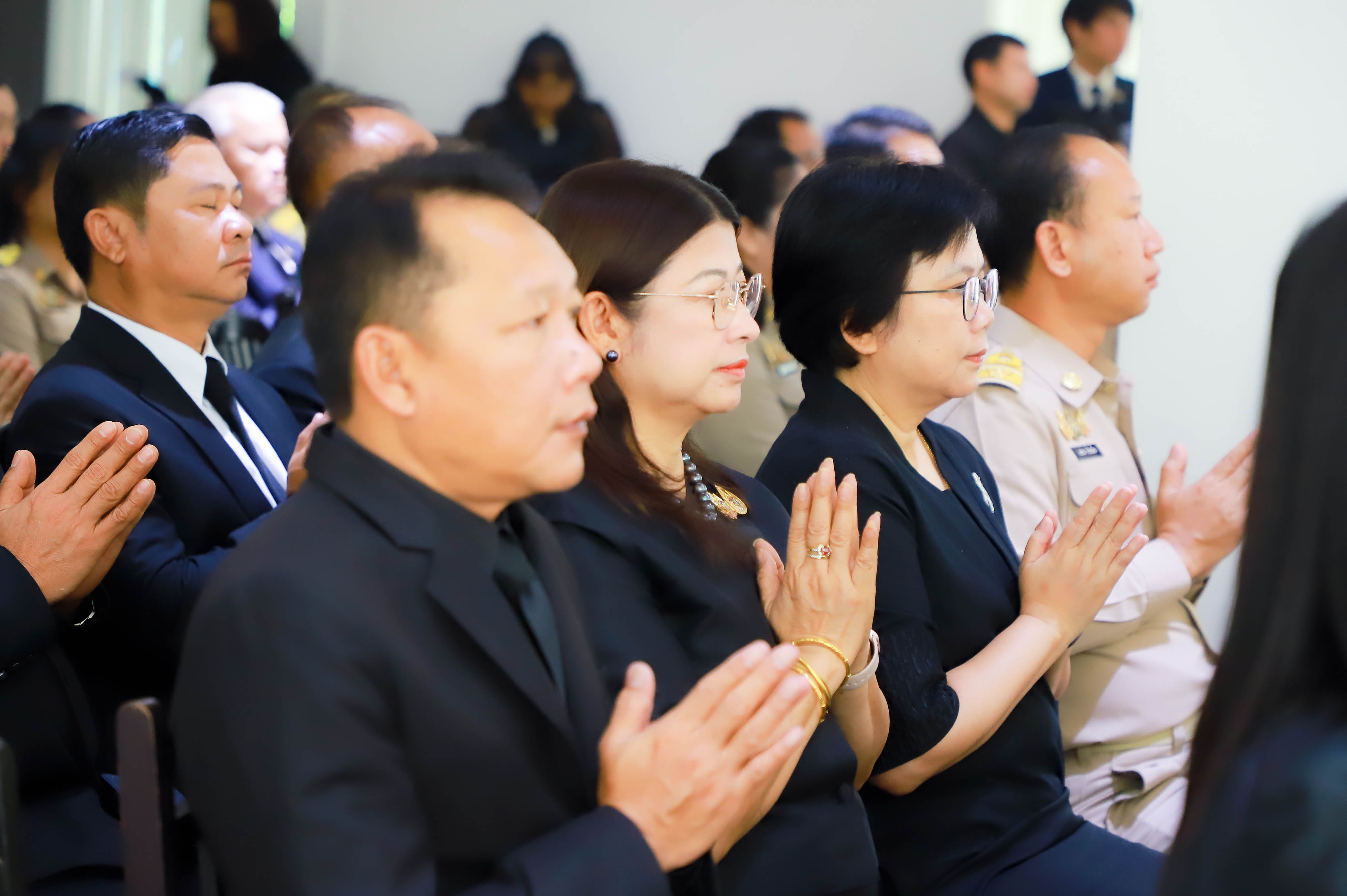 title - ส.ป.ก. เข้าร่วมพิธีเจริญพระพุทธมนต์บำเพ็ญพระราชกุศล ถวายความอาลัยแด่ สมเด็จพระนางเจ้าสิริกิติ์ พระบรมราชินีนาถ พระบรมราชชนนีพันปีหลวง และสมเด็จพระเจ้าลูกเธอ เจ้าฟ้าพัชรกิติยาภา นเรนทิราเทพยวดี กรมหลวงราชสาริณีสิริพัชร มหาวัชรราชธิดา